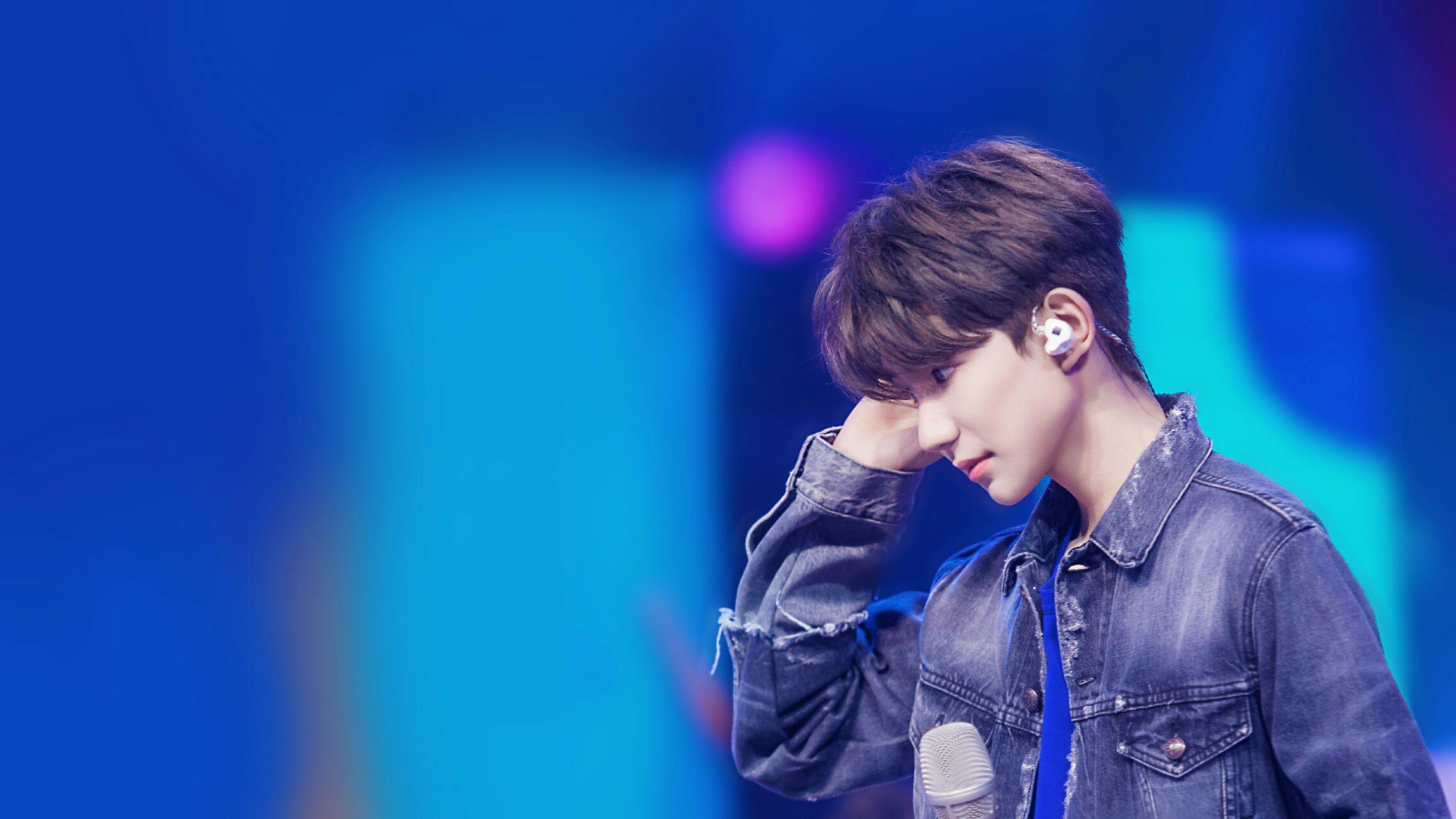 大家分享一下王源的电脑手机壁纸吧