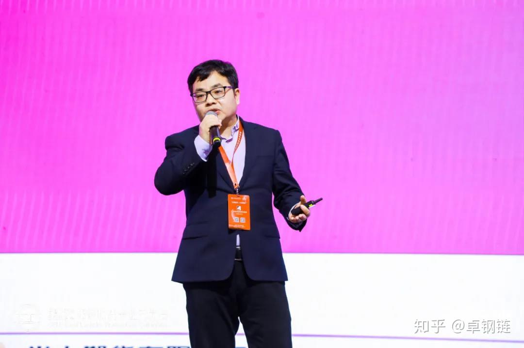 专委会秘书长王建中,南钢集团副总裁余长林等为大会致辞并送上祝福