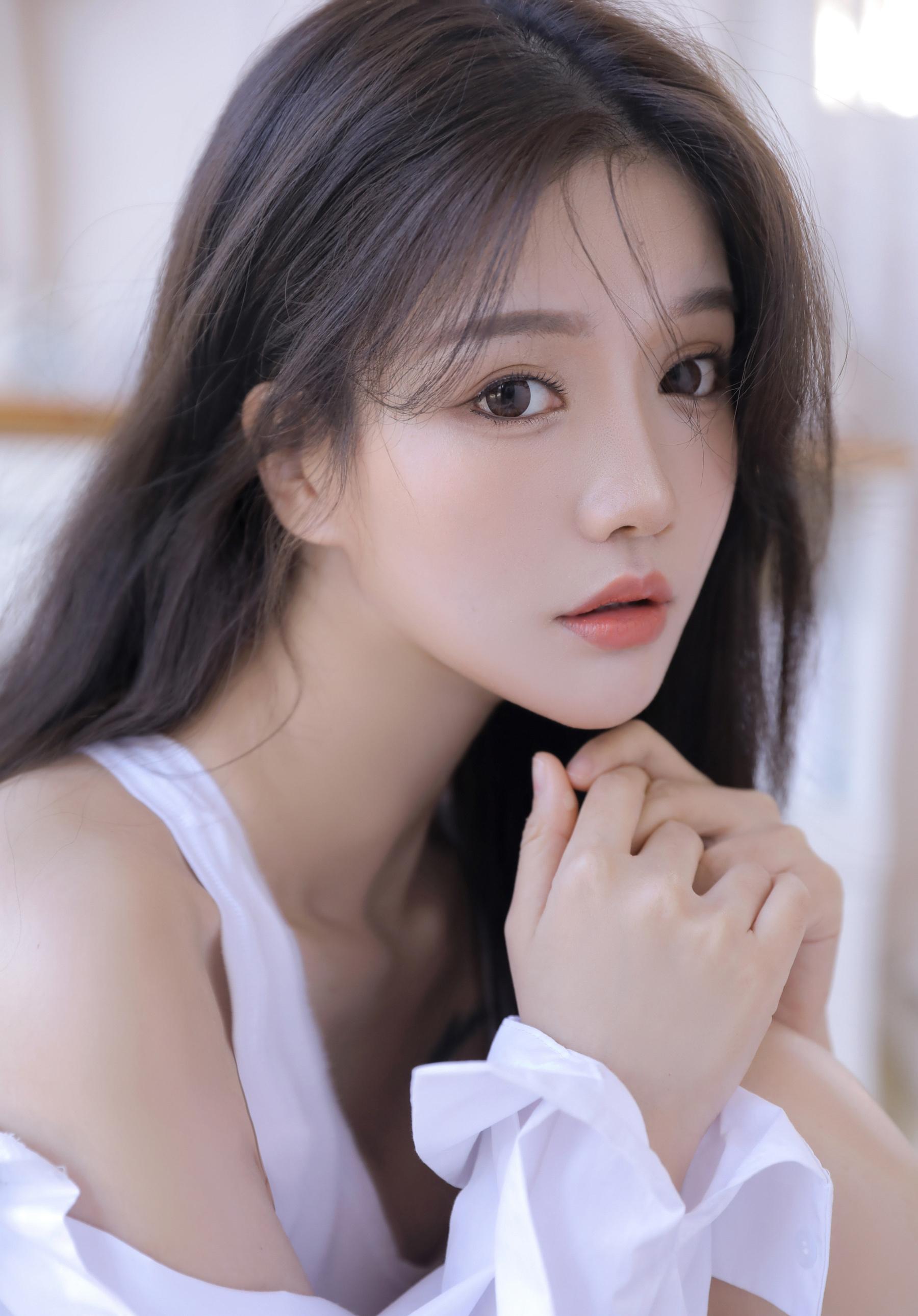 能推荐下把屏幕利用到极致的美女壁纸吗? - 知乎