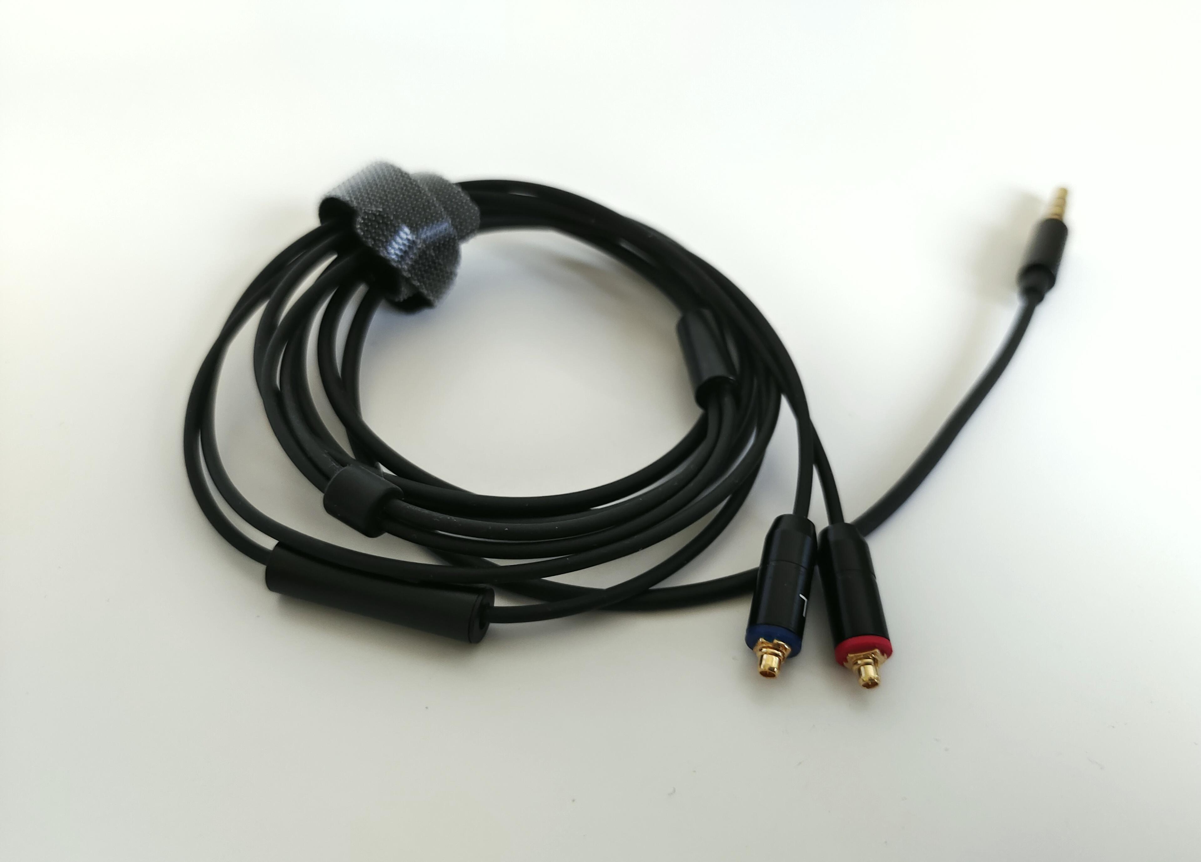 的是,百灵居然用上了某些价格大几百几千的耳机才会用上的mmcx接口