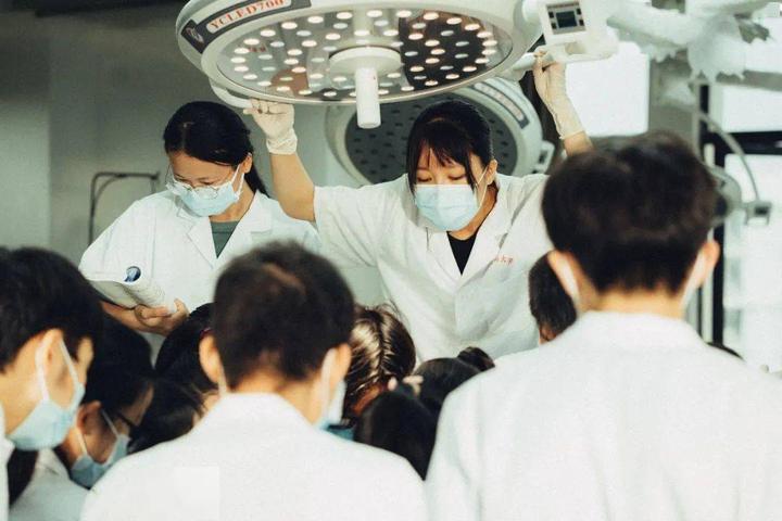 学医去哪个国家留学比较好? 知乎