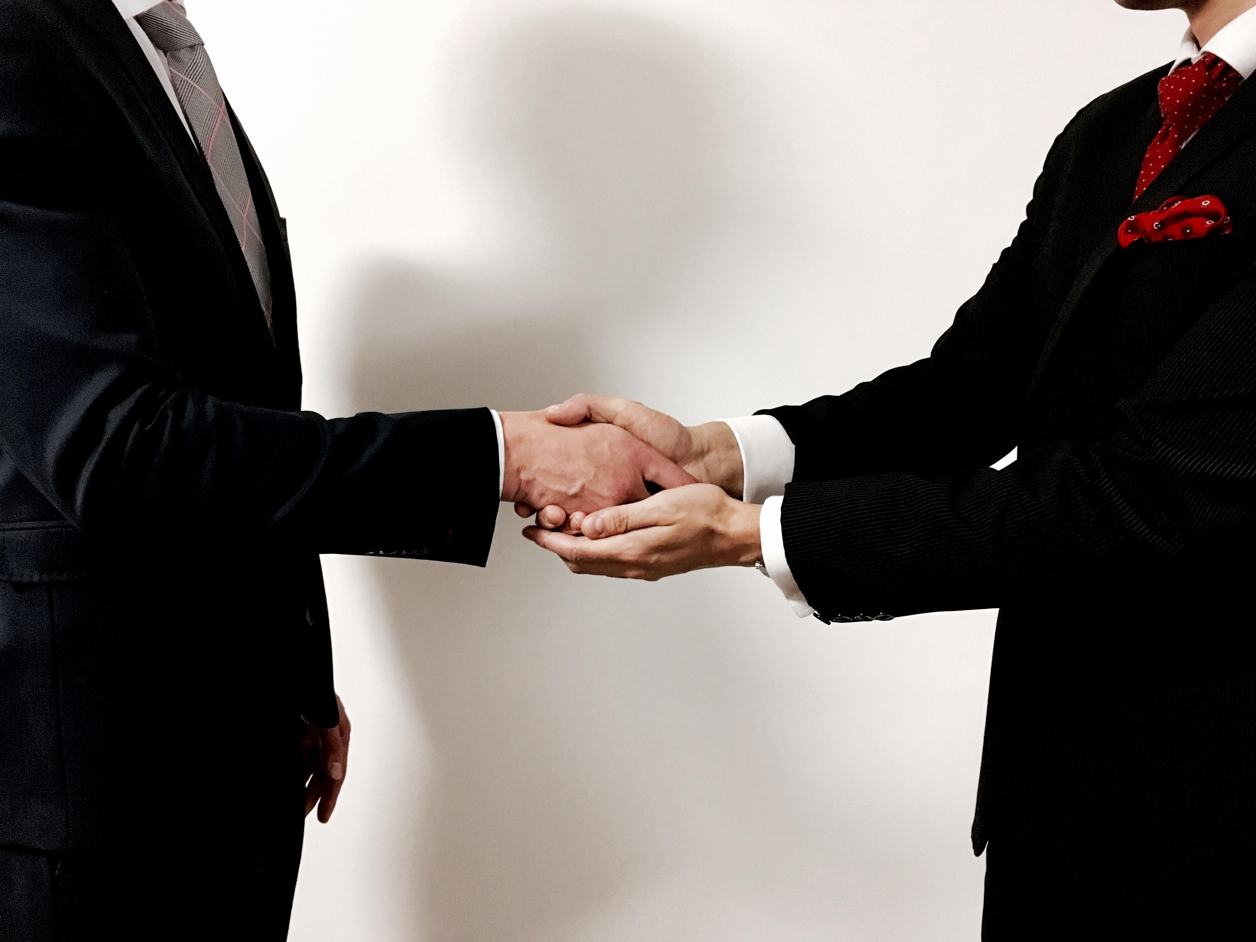 关于见面握手方面的礼仪? - 知乎