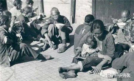 为什么封建王朝的末期要发生农民起义?