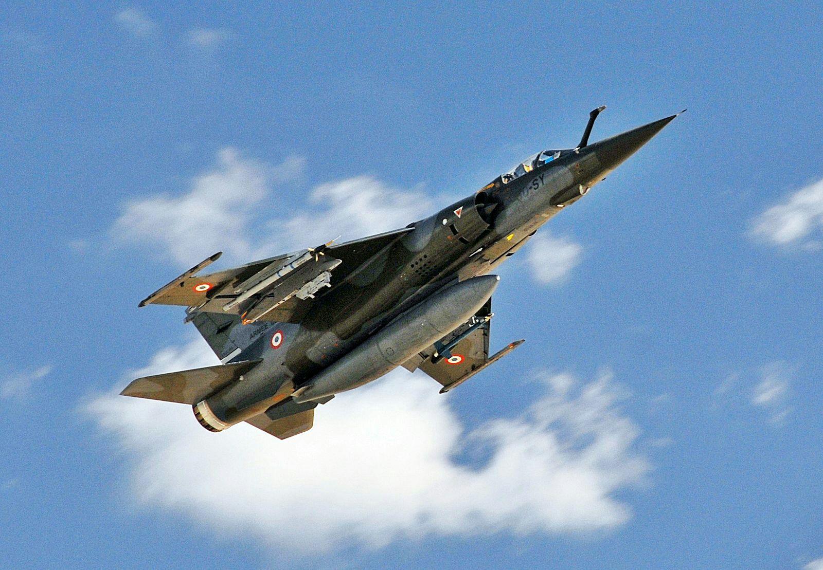 在体系压制下,我国的歼7.歼8是否可以战胜附近