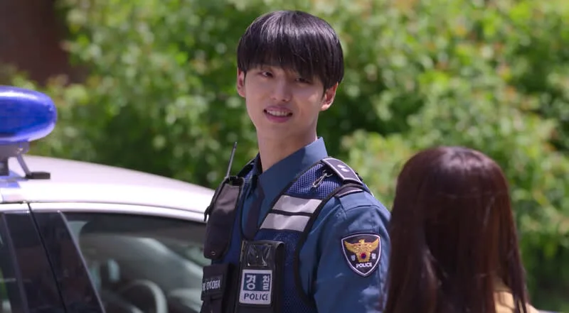 初哆咪娱乐我是遗物整理师梁洪硕扮警察迷人微笑爆肌身材中文超流利