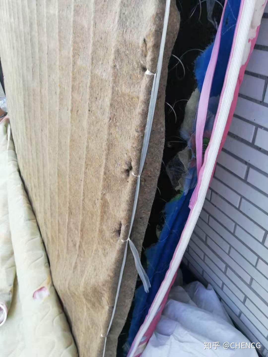 弹簧床垫内部有多脏?