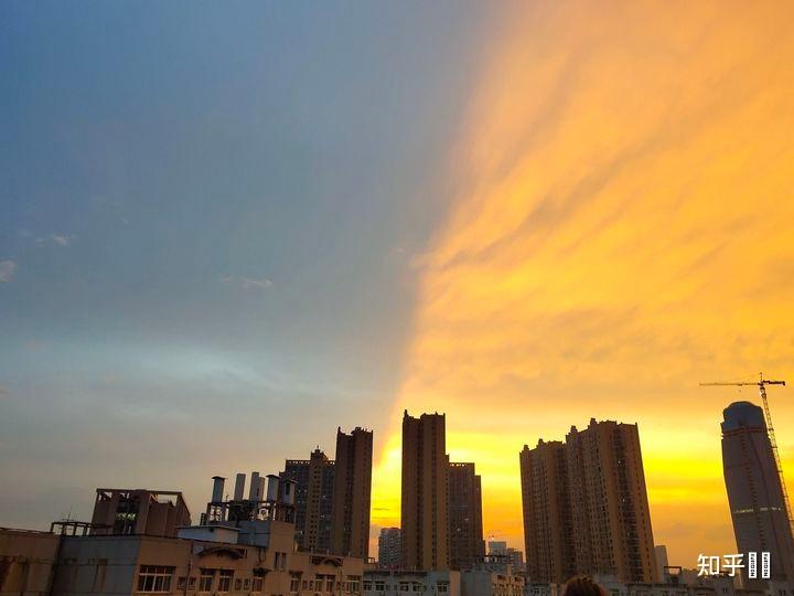 为什么天一半亮一半暗界线这么分明求科普
