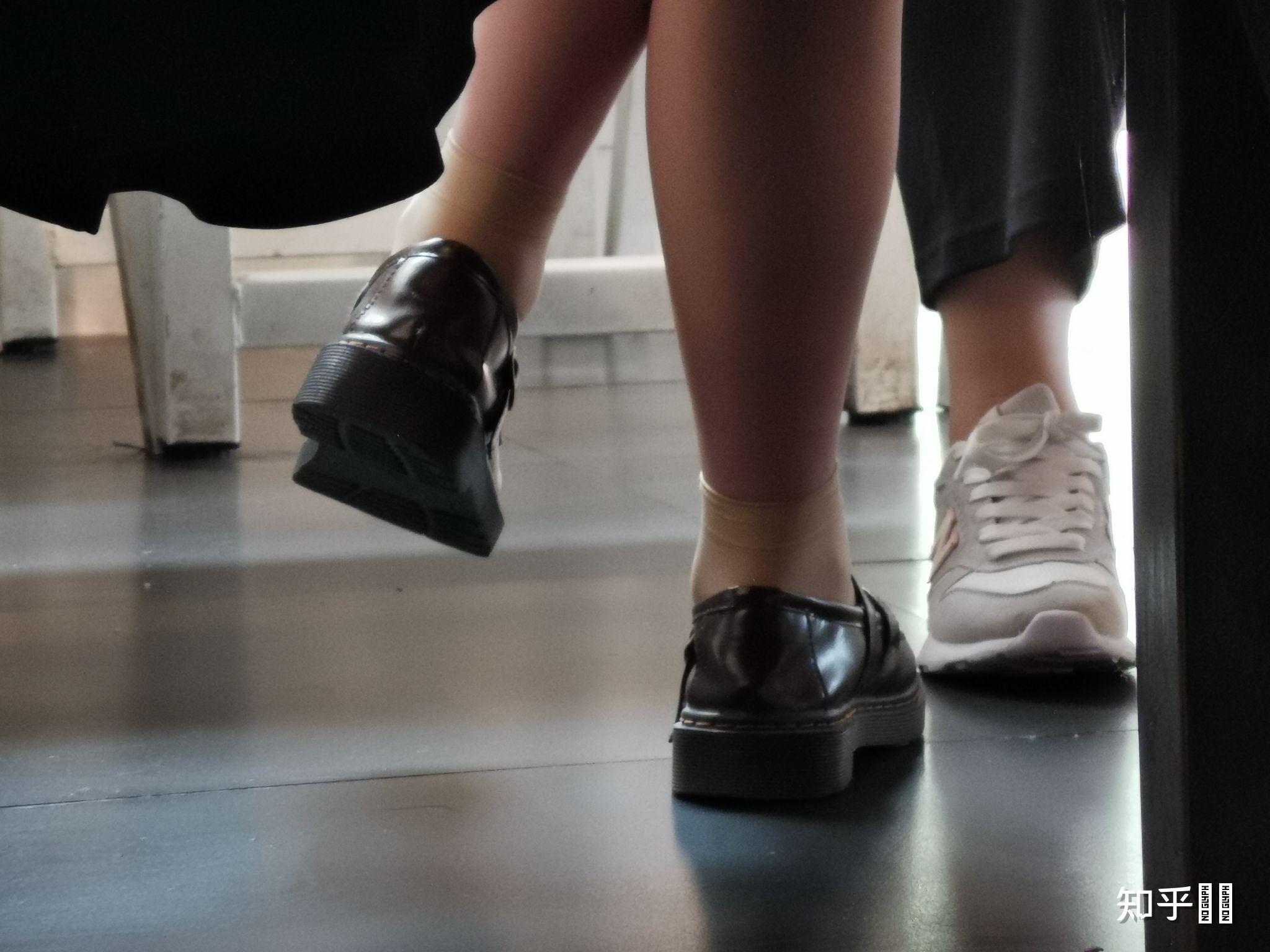 女生怎样穿肉色短丝袜