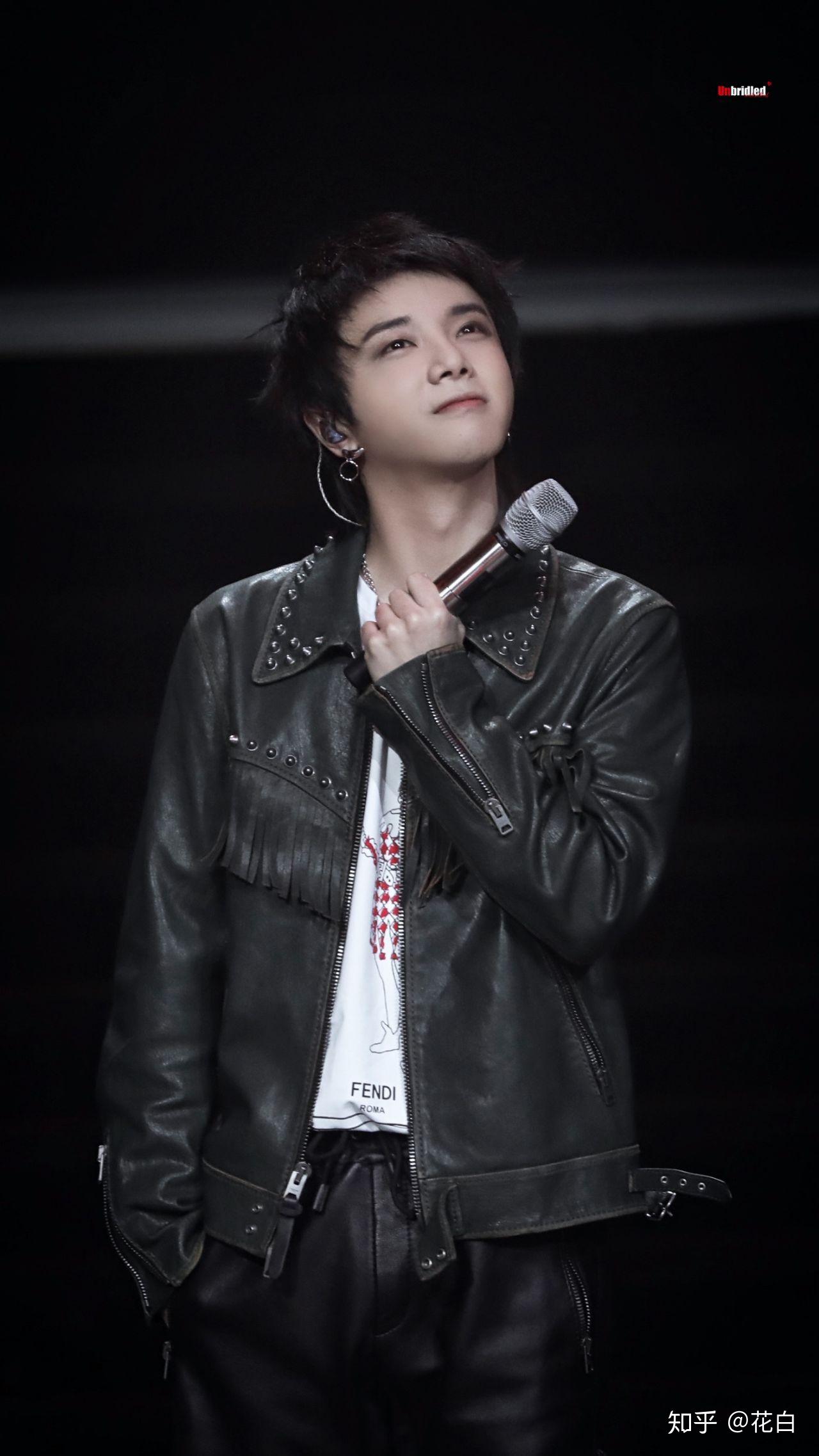 有哪些好看的华晨宇照片无水印的