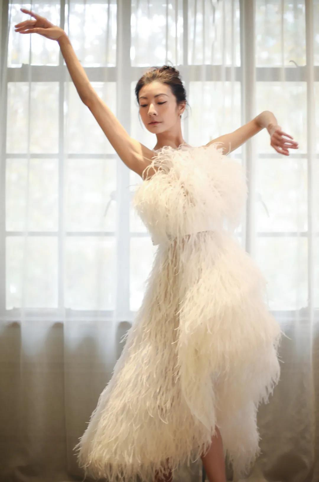 东易日盛与国际芭蕾舞蹈艺术家谭元元,和您一起见证女性的力量!