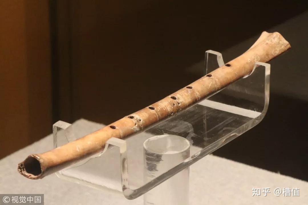题目涉及河南博物院的几件镇院之宝:贾湖骨笛,杜岭方鼎,云纹铜禁等.
