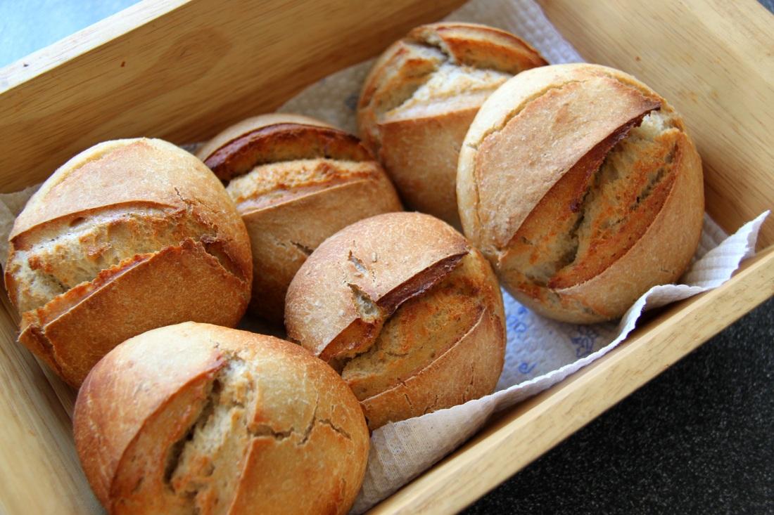 这种德国最普遍的小圆面包算得上是德国人的馒头了,外壳香脆,里面松软