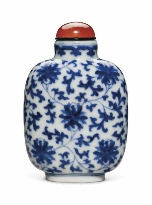 雍正皇帝的五蝠捧珠血珀鼻烟壶