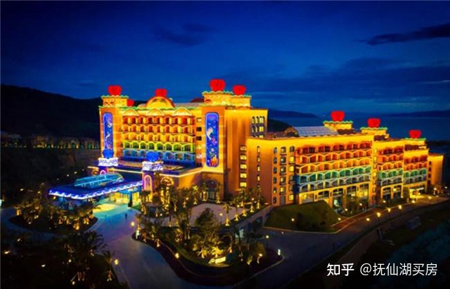 到云南寒武纪小镇欢乐大世界看国际马戏住哪儿附近有酒店吗