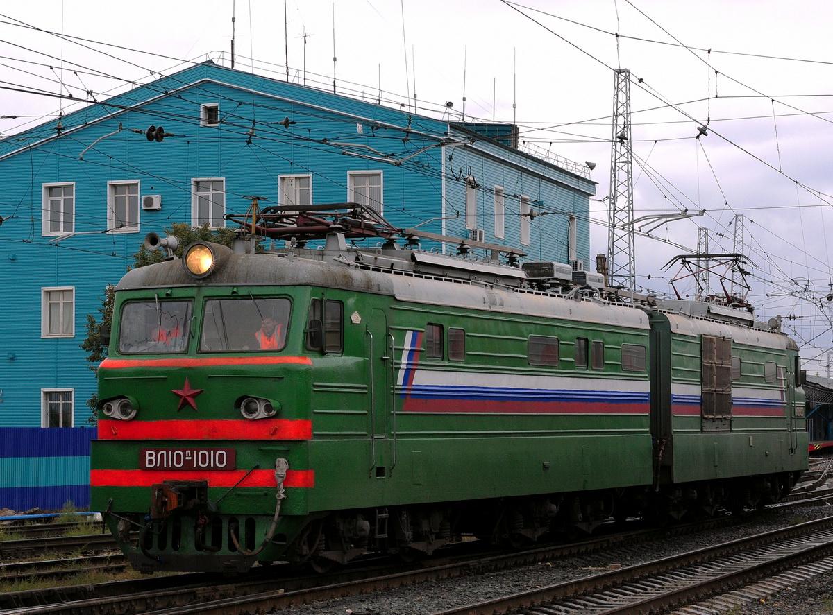 铁道科普来自格鲁吉亚苏拉姆山口的八爷苏联铁路vl10型电力机车