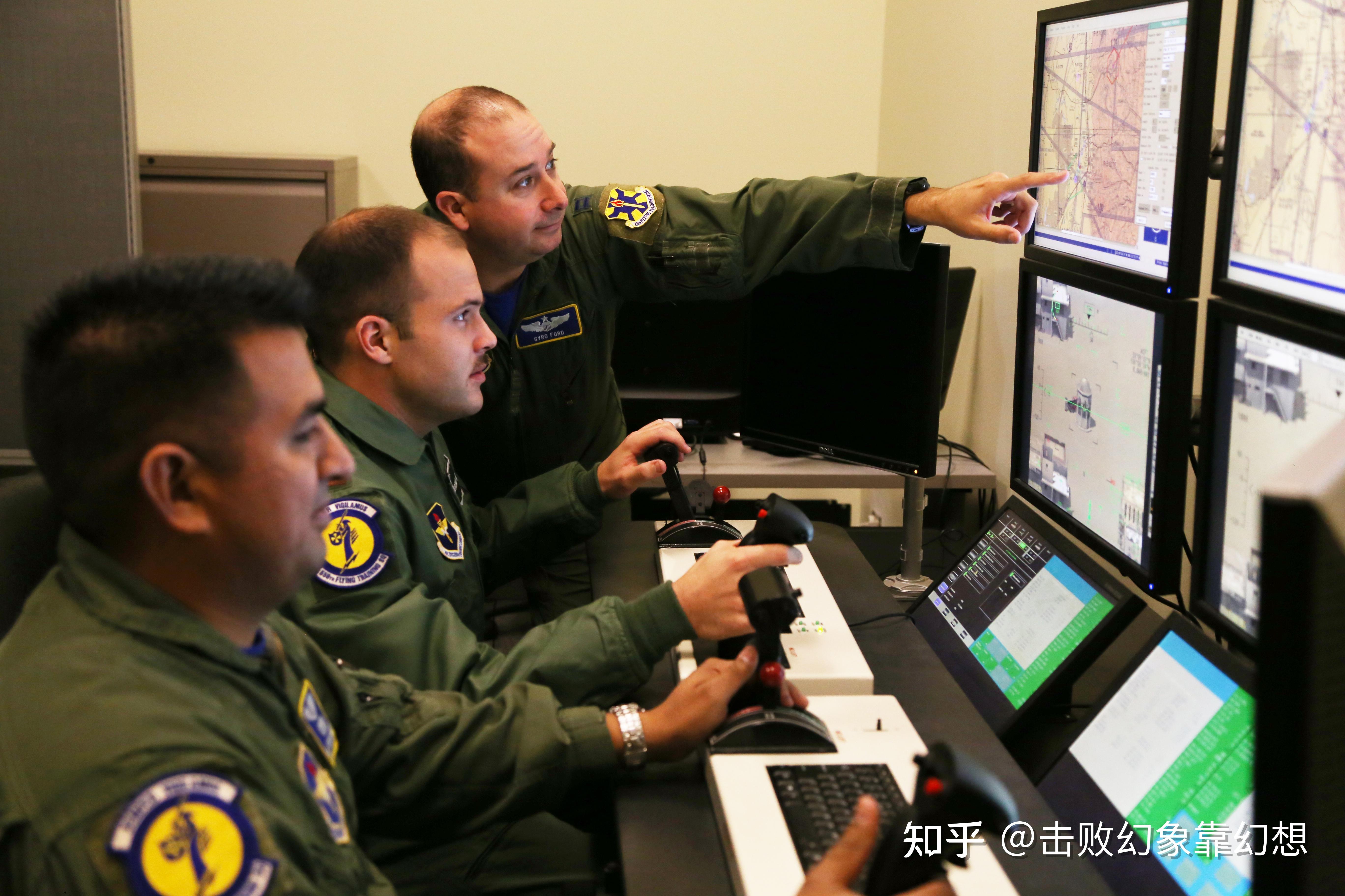 第12飞行训练联队(12th flying training wing)担负美国空军飞行教员