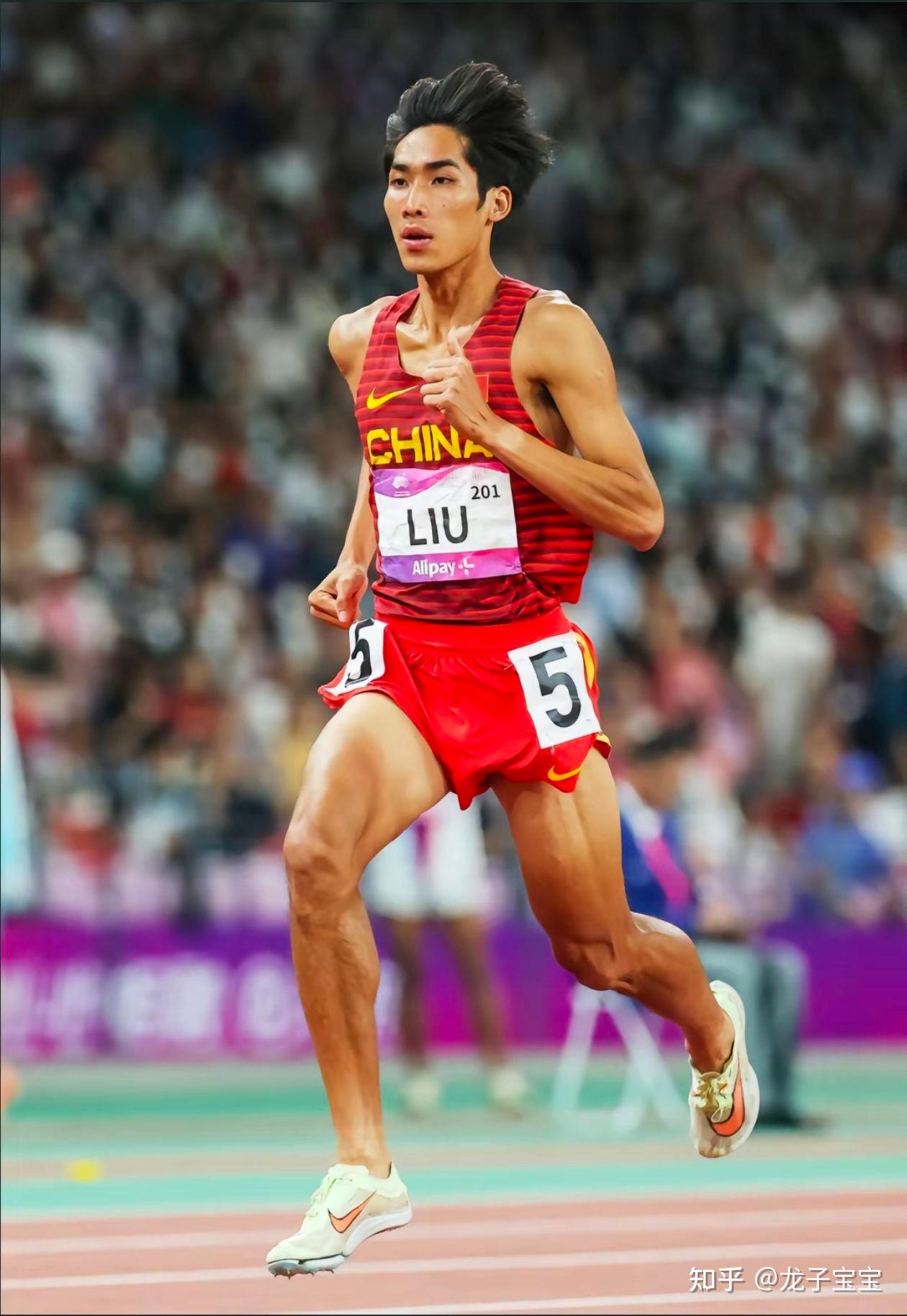 成为国内第一个800米国际健将级运动员,扛起中国中长跑未来的希望