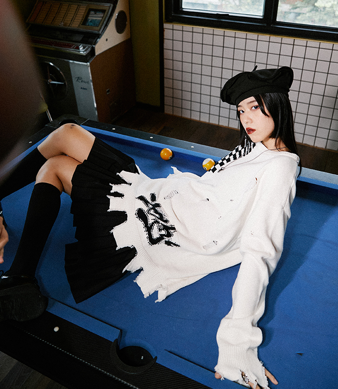 店铺:芍药居少女超级喜欢这一件毛衣,乍一看简简单单的白色,但其实