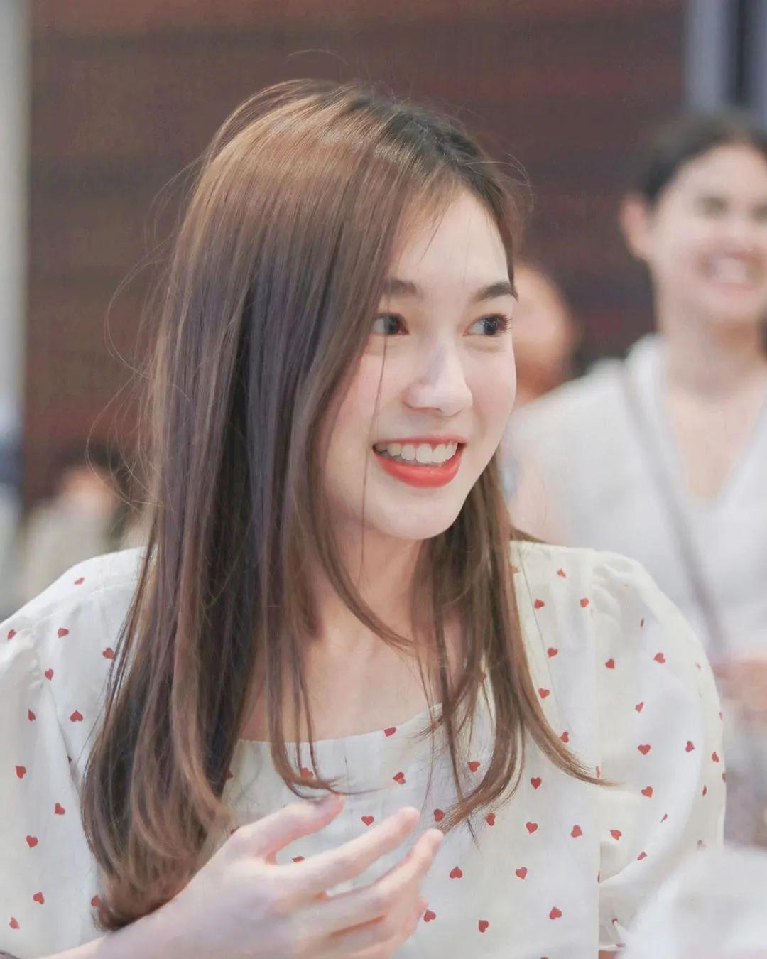 美到全网通缉00后的她是泰国新晋初恋脸网友小水地位不保了