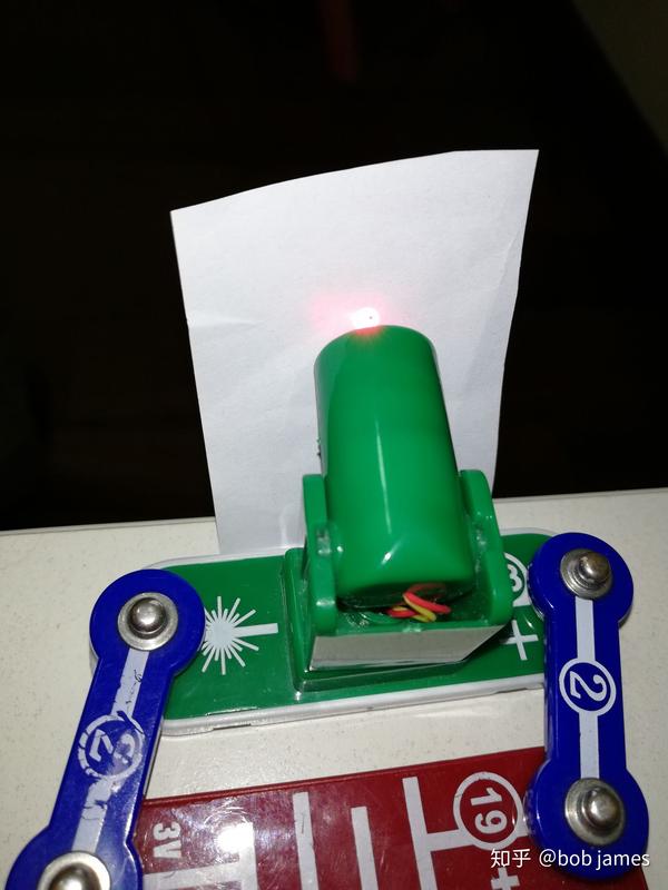 有趣的亲子陪伴小实验之光的衍射实验