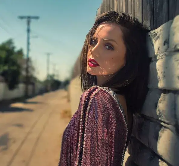 而提起她的感情生活,在2011年,她与西班牙男演员马克·卡罗特结婚