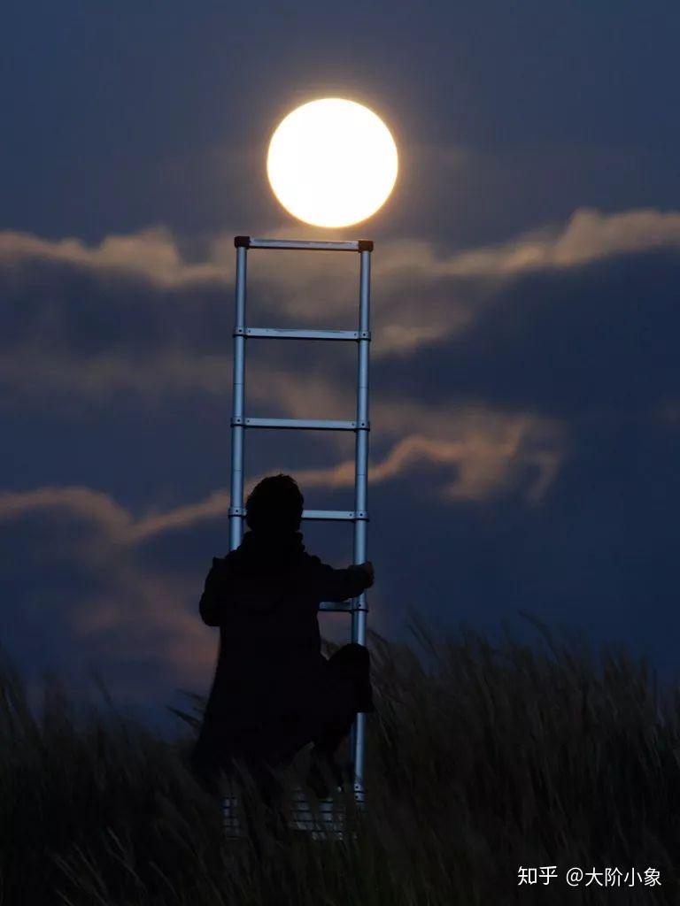 错过了日食,就来云看月亮,当它停落地表,会有多美?