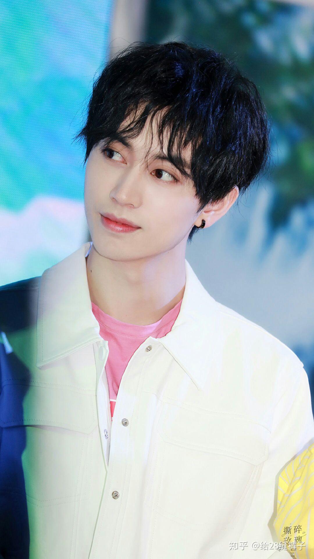 有没有糊一点的国内男爱豆可以安利呢