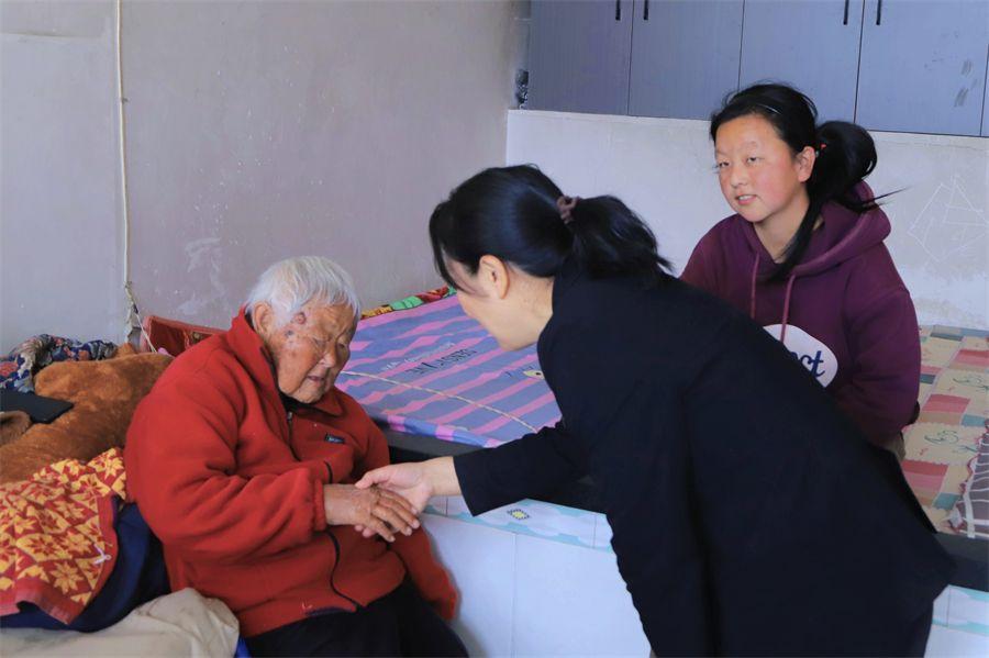 春风送暖健康行乡村振兴西译情西译赴子洲开展爱心义诊暨帮扶慰问活动