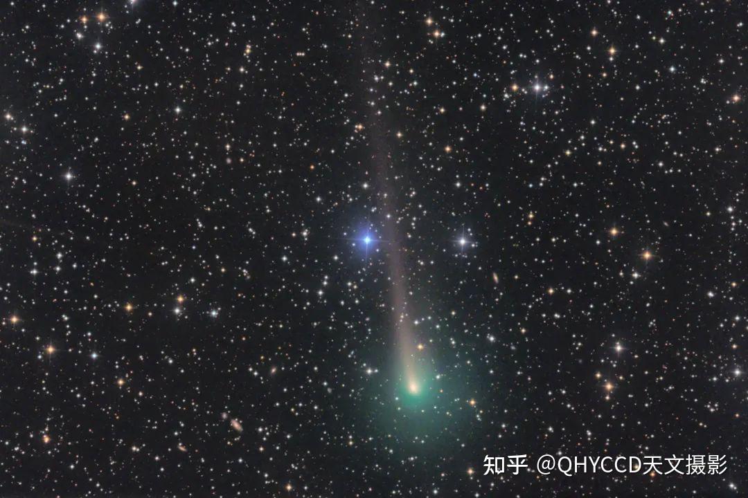 【c/2017 k2泛星彗星和藍色馬頭星雲】