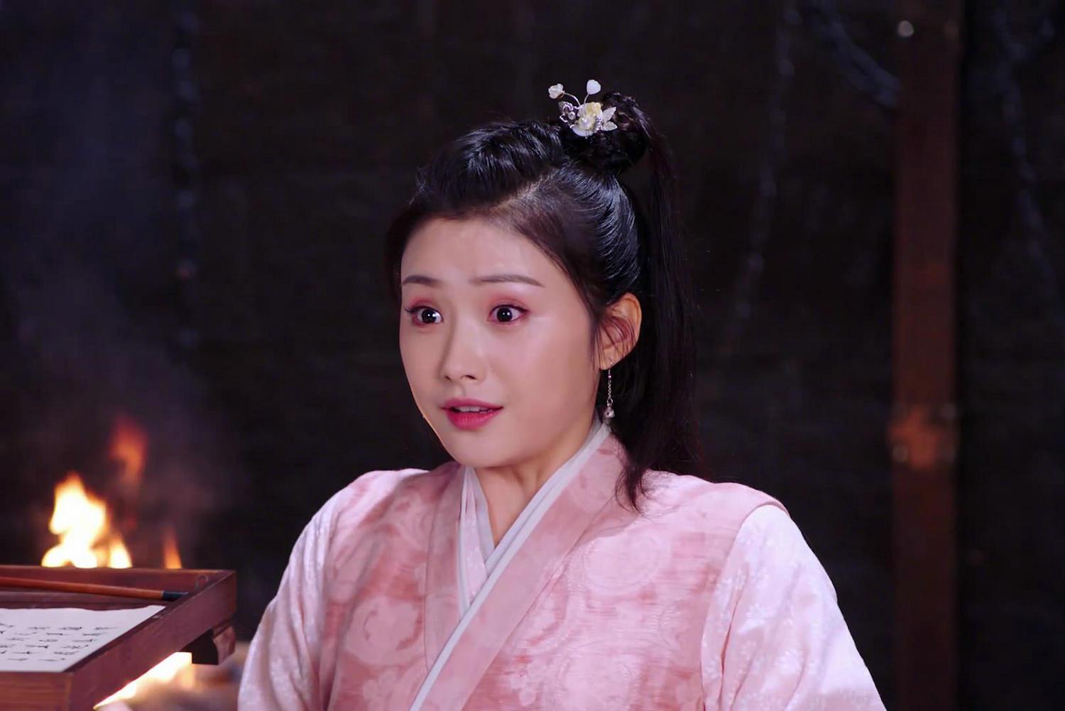 《两世欢》之小鹿:娇憨女子实忠心,为护小晚狱中亡