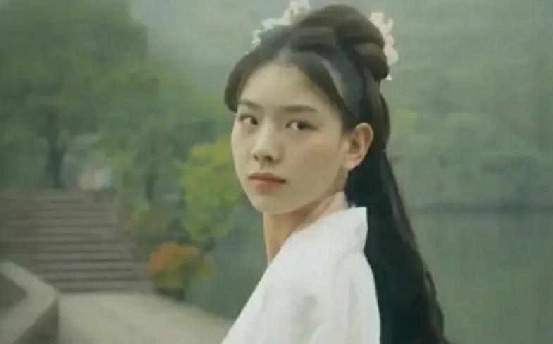 孙一宁无滤镜古装照曝光青涩稚嫩招风耳显眼难怪王思聪那么爱