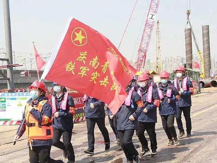 郑庆南让我们记住他学习他