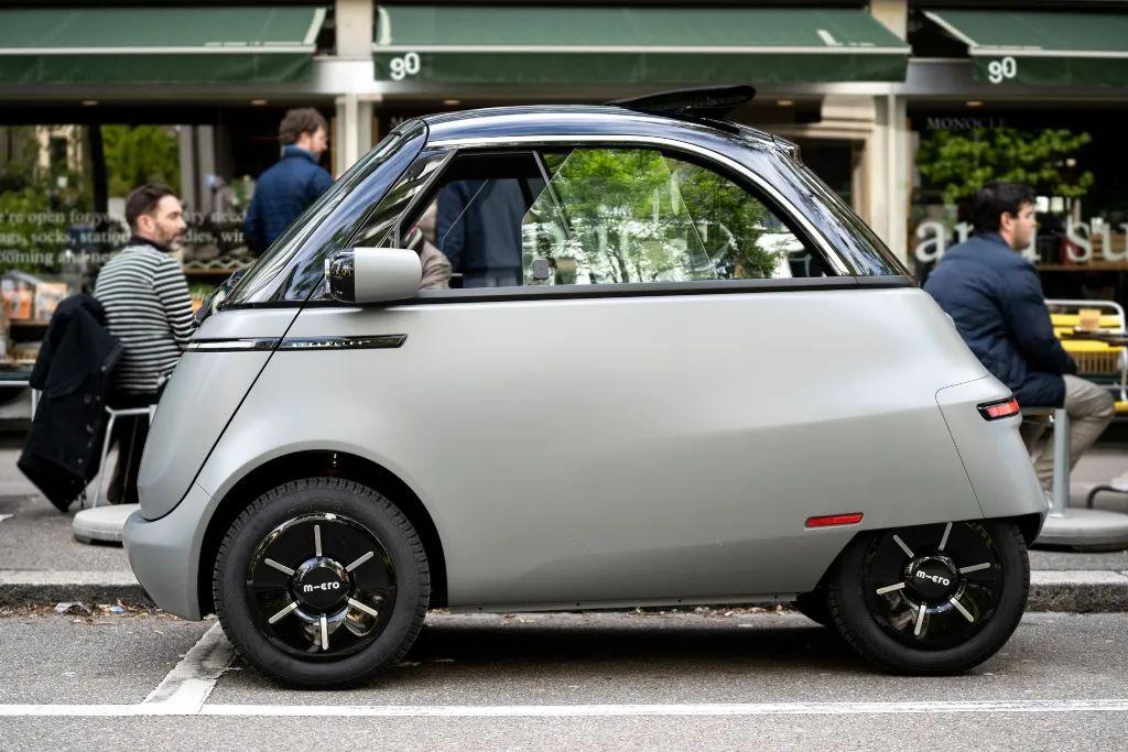 "这款卡通四轮车就像上世纪50年代的现代宝马伊塞塔(bmw isetta),任何