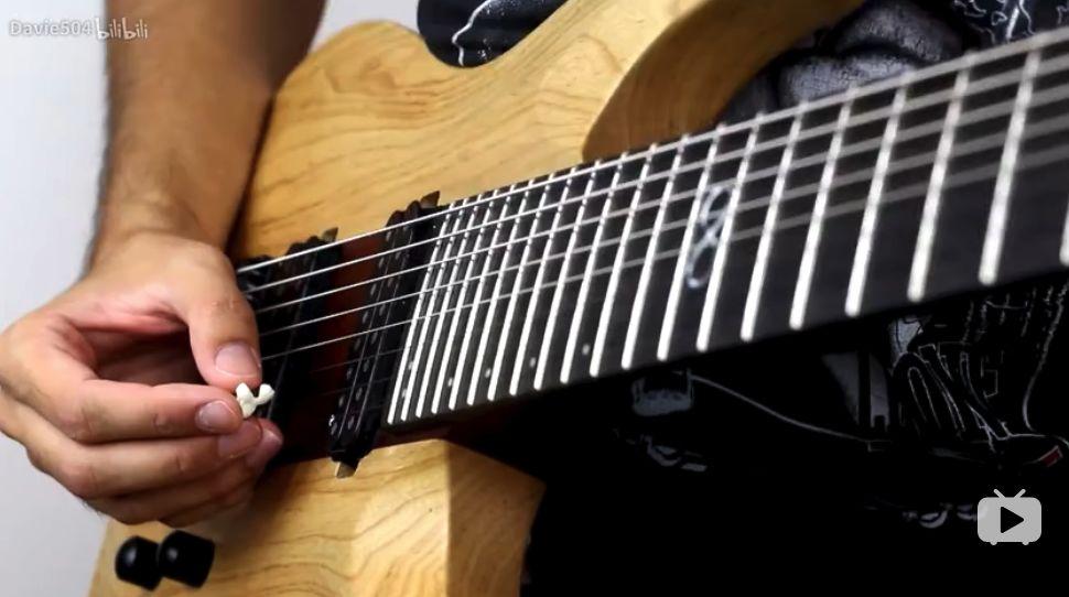 你见过最骚的贝斯手是什么样子