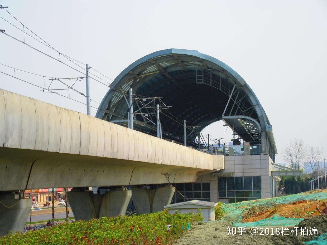 下图,成都地铁4号线"明蜀王陵"站该墓建于明弘治九年(公元1496年)