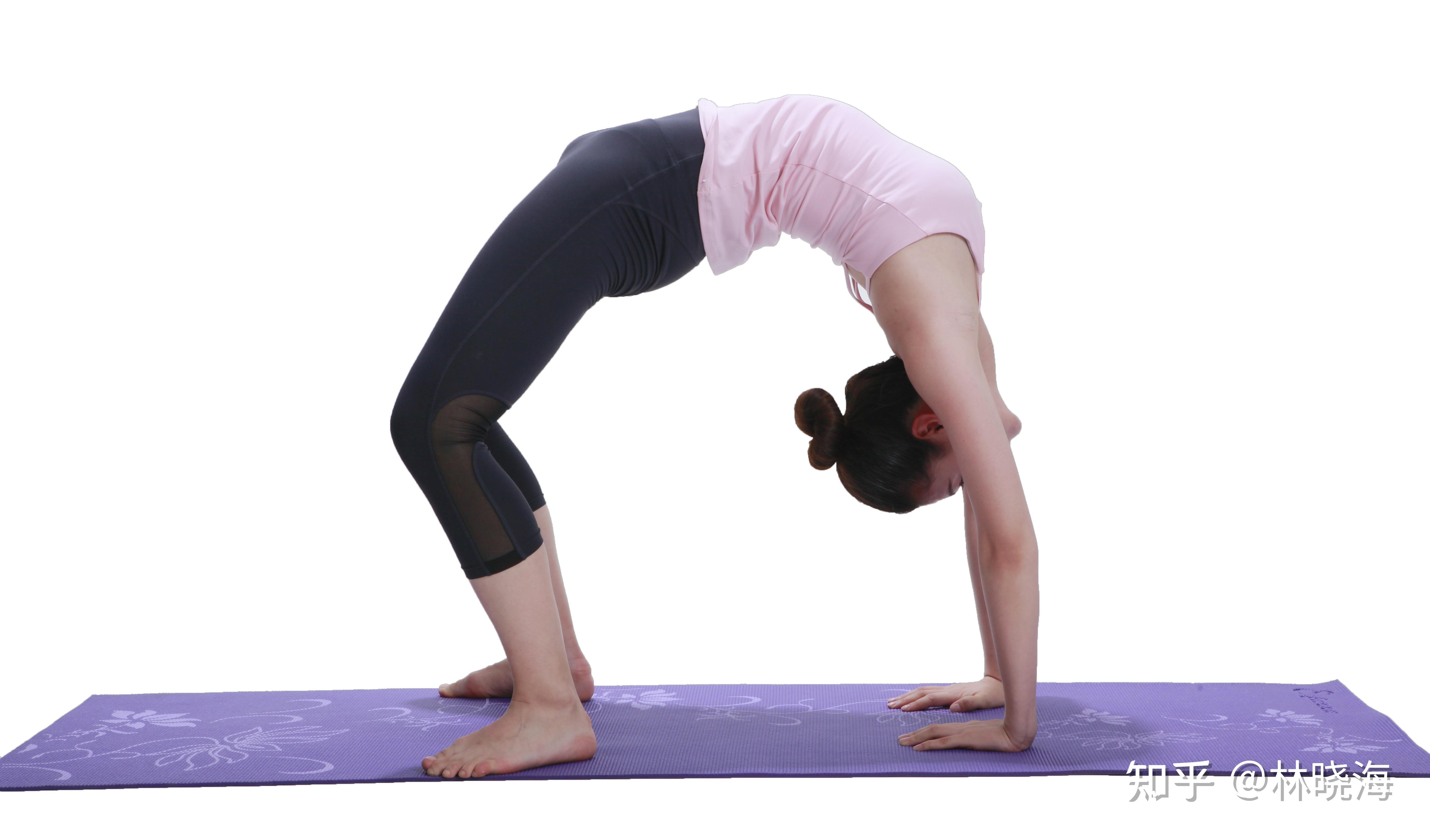 可以收紧大腿和臀部的肌肉功效通常在瑜伽中的轮式是仰卧准备,弯曲膝