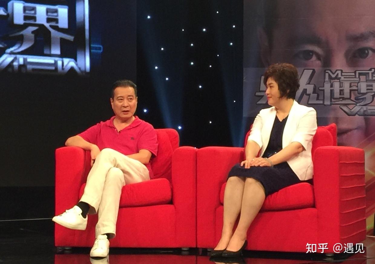 他是著名演员，妻子是老师，生双胞胎儿子也是演员，为他们骄傲 - 知乎