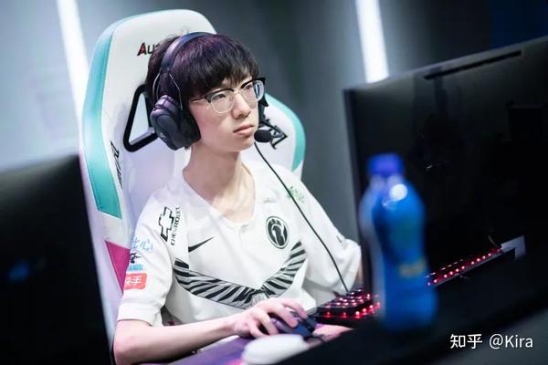 电竞职业选手都是用的什么电竞鼠标键盘?