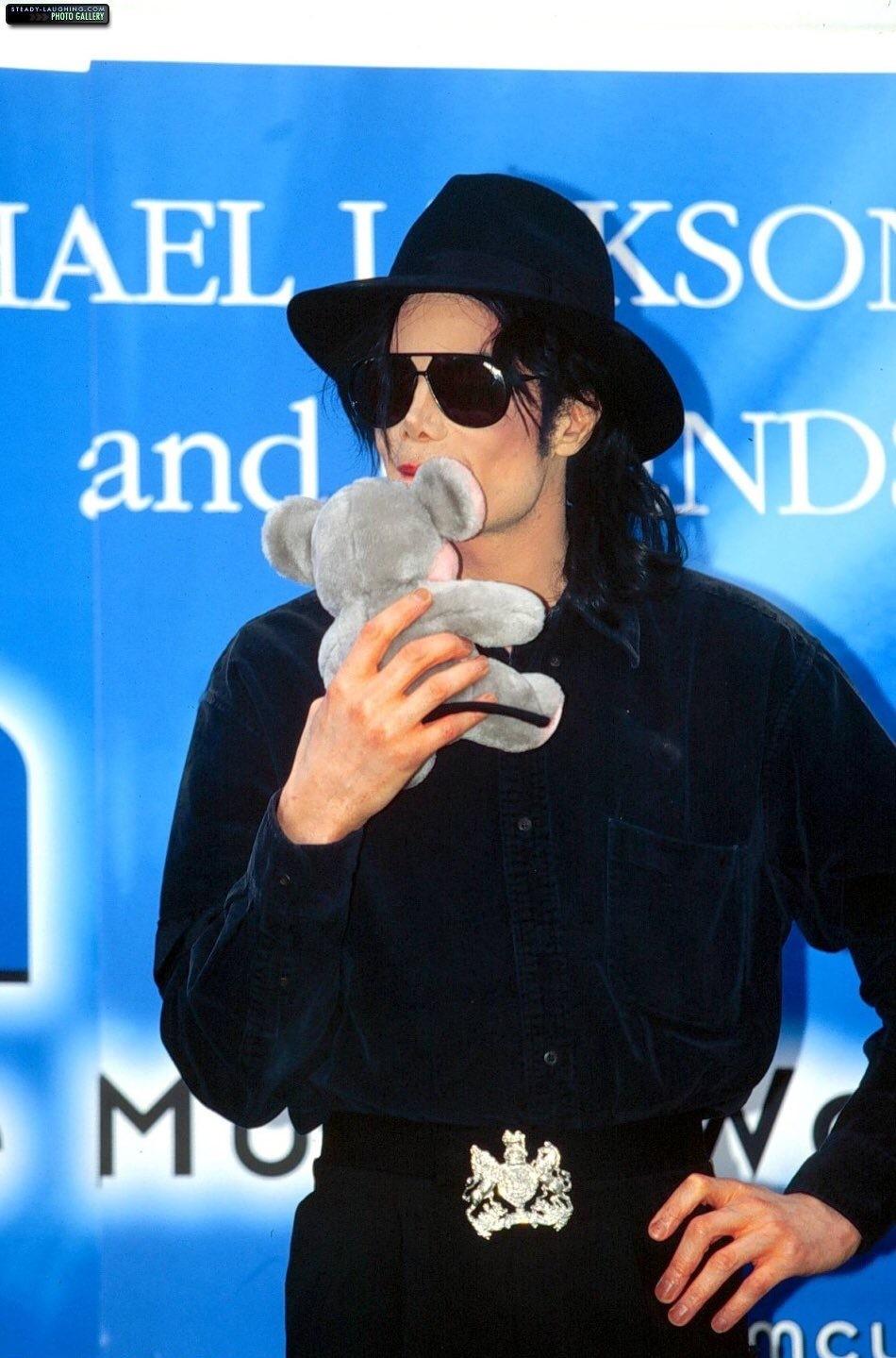 这个给MJ 迈克尔杰克逊伴舞的帅哥是谁?