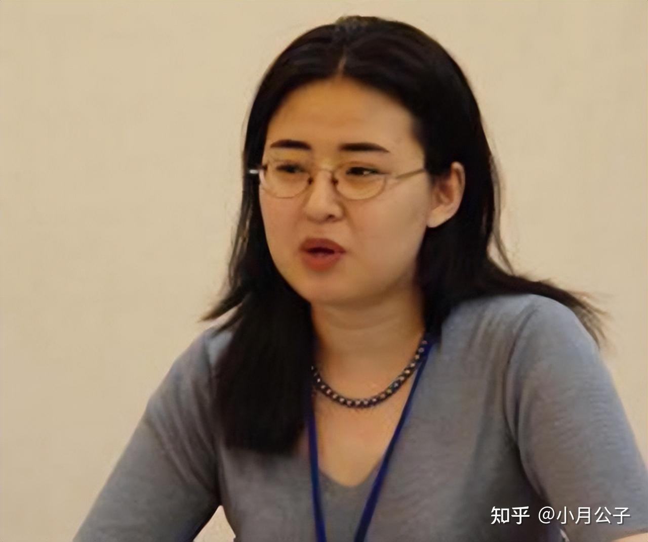 哈佛大学东亚语言与文明系系主任斯蒂芬·欧文(中文名:宇文所安)