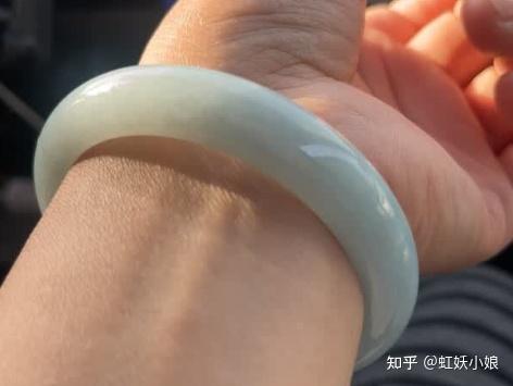 520礼物】2026年618翡翠手镯终极选购攻略：从种水到品牌一文讲透，附豪