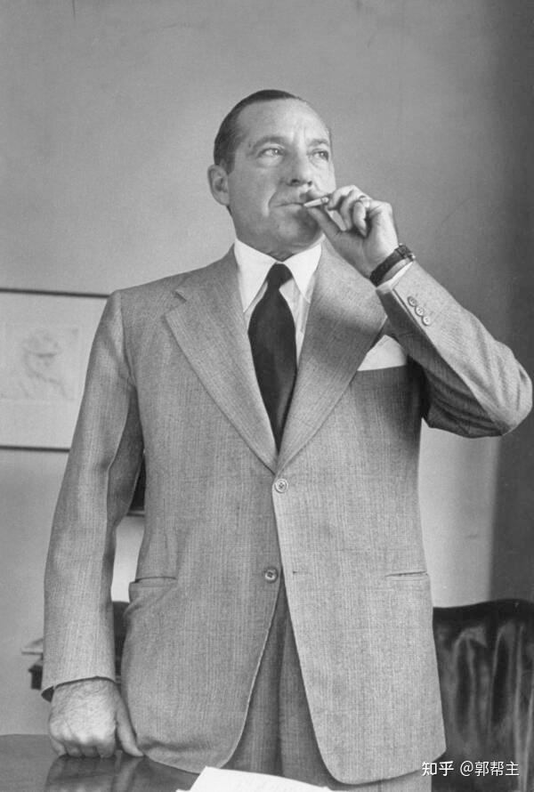 (frank costello)右图:上世纪20年代著名黑帮头目阿尔·卡彭(al