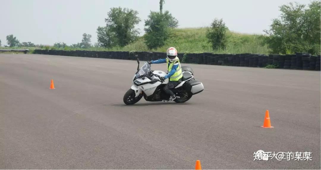 春风摩托车怎么样评价 v2-e5870887bbcd7c22e3e16d7562618300_r.jpg