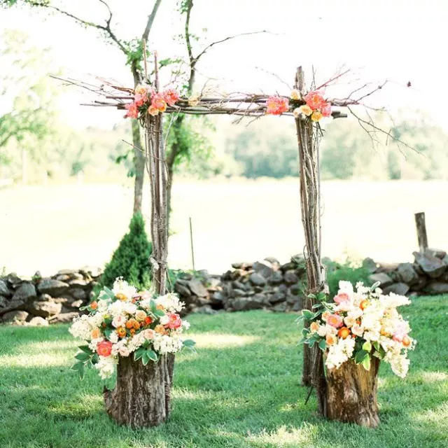 方形婚礼鲜花拱门四角锋利,大气壮观,欧美风情扑面而来.