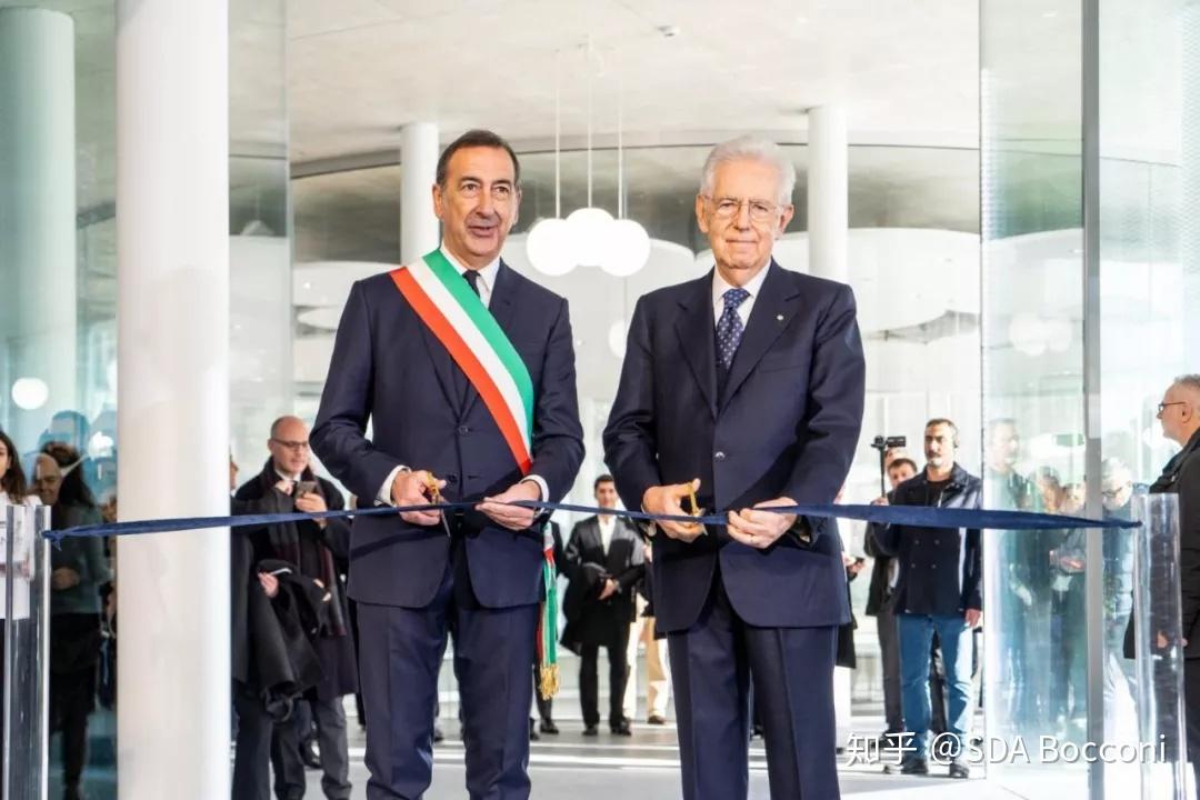 11月25日,在意大利总统sergio mattarella,伦巴第大区主席attilio