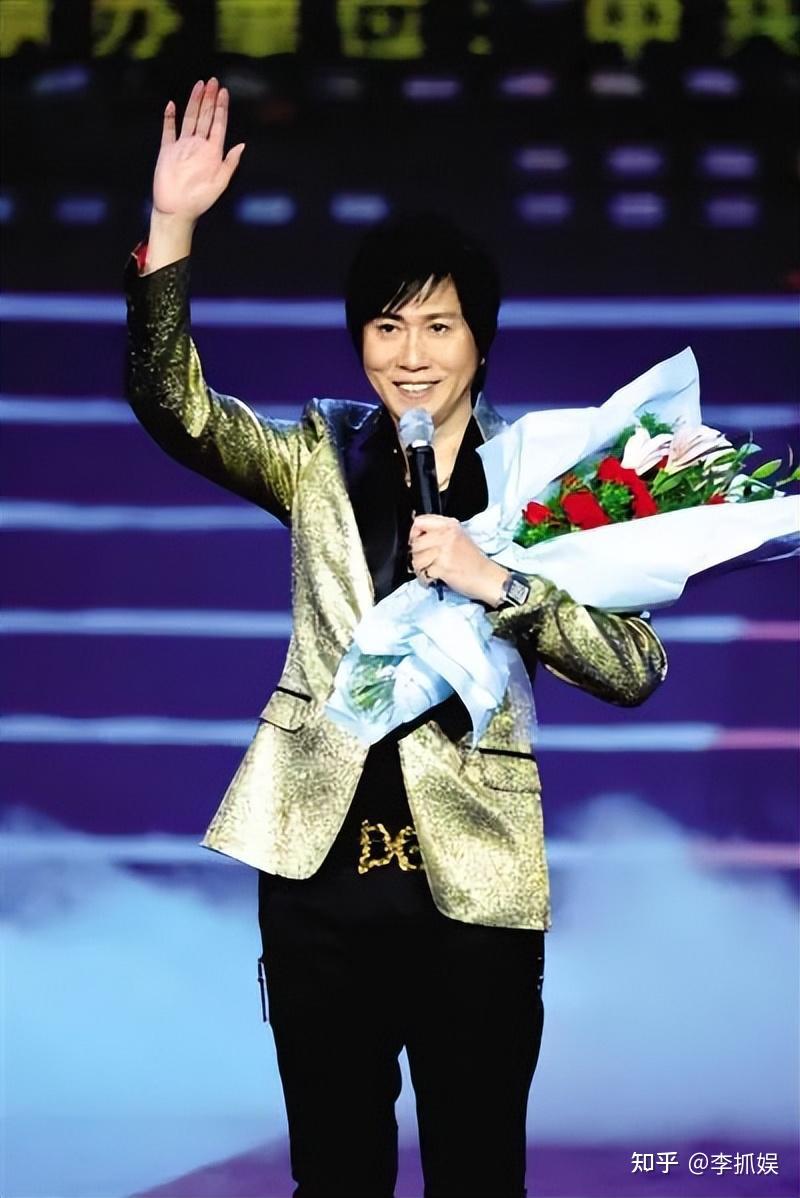 其实每一段经典的传唱都是一代人的记忆缩影,作为一个歌手,潘安邦能够