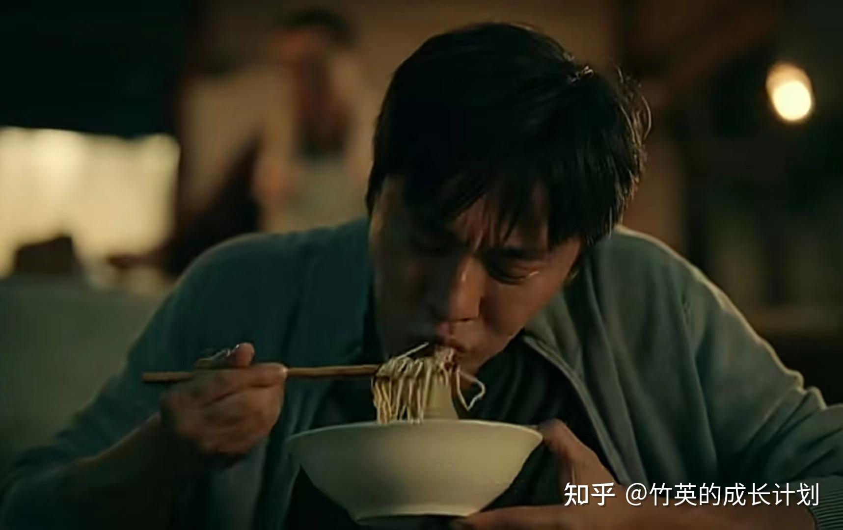 在电视剧中一诺想吃那个小摊的面,尤其是加了辣椒那个味道.