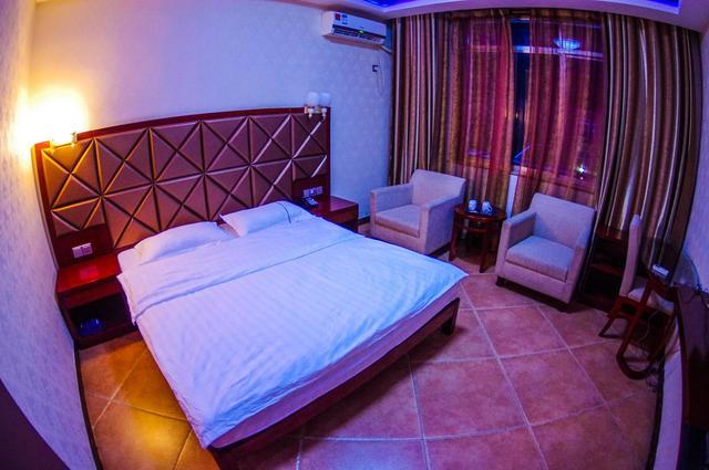 金戈铁马的峥嵘岁月,终究还是淡出了世人的双眼,卸甲归田的姬发又回到