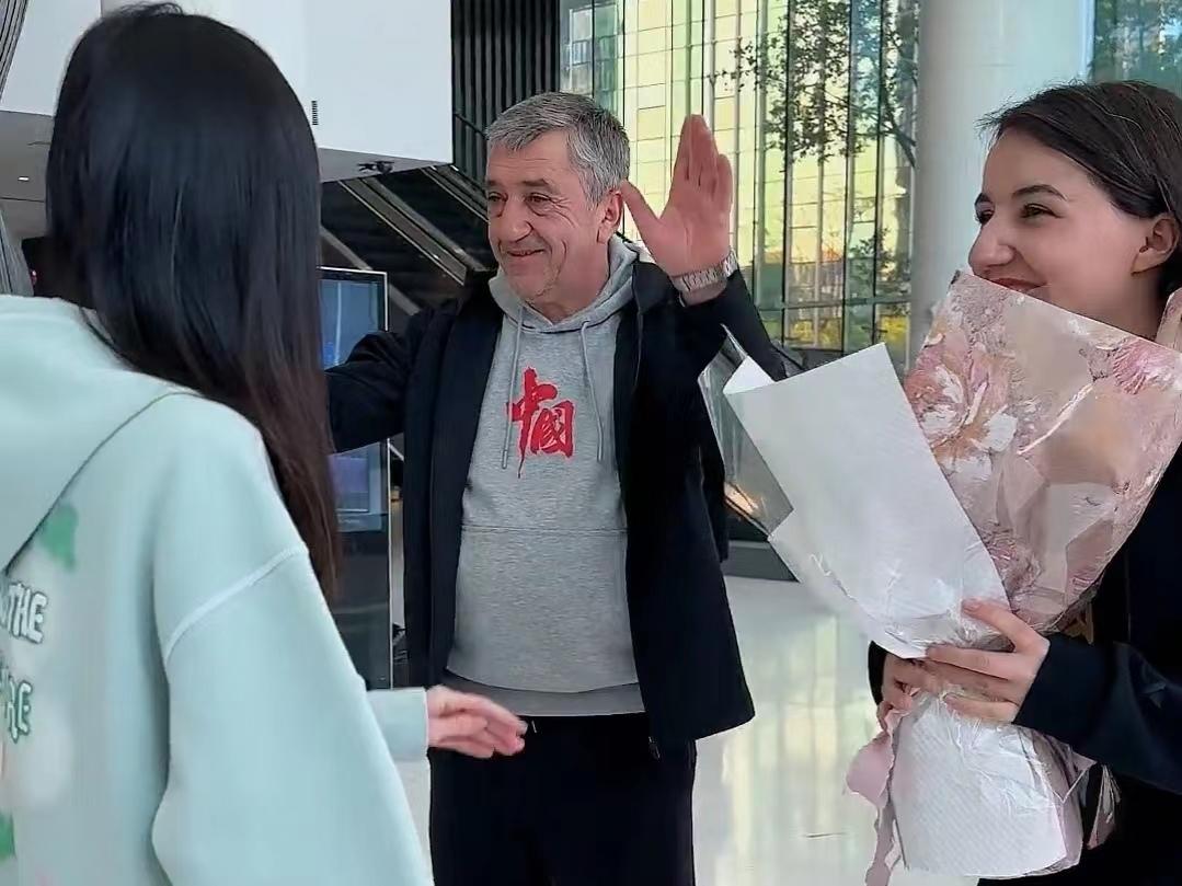 网红博主汪汪在亚美尼亚,因缘与特步品牌结缘,首场直播销售额上千万