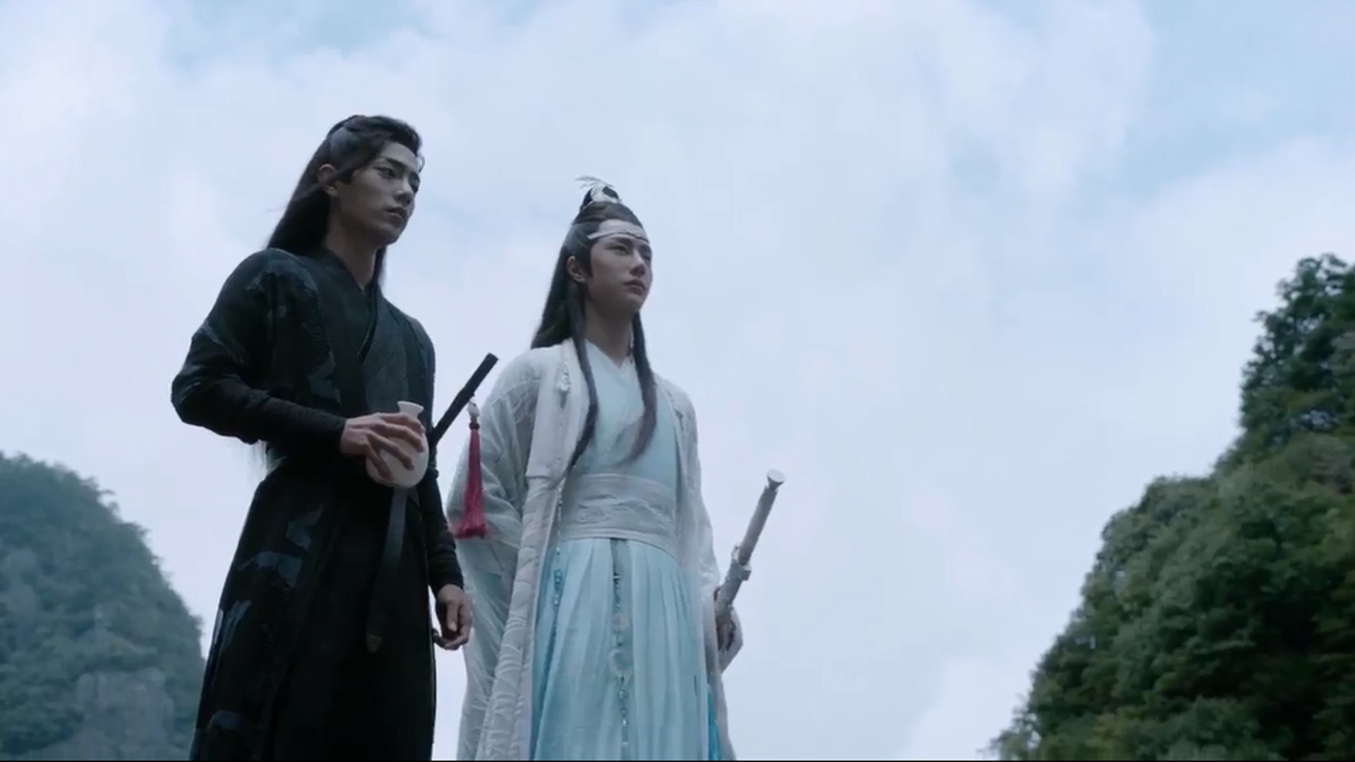 陈情令魏无羡跳崖为何蓝湛不跟着跳下去看他身上鞭痕就明白